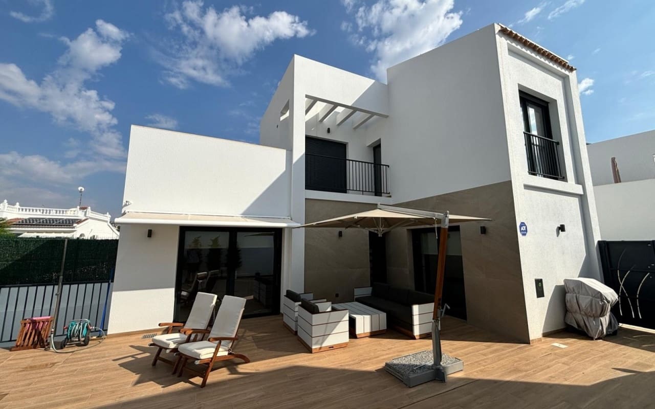 Chalet de 3 habitaciones en Ciudad Quesada en venta con piscina - 529.000 € (Ref: 9099894)