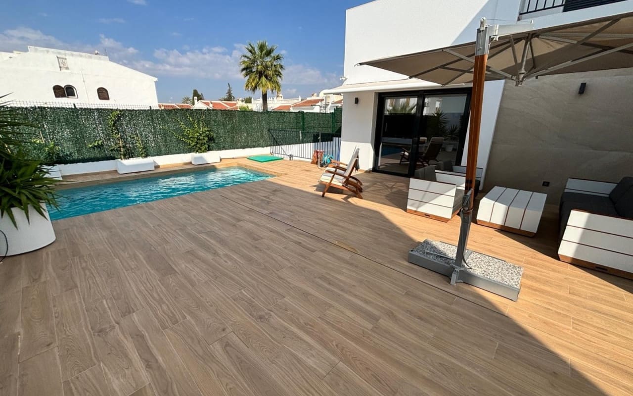 Chalet de 3 habitaciones en Ciudad Quesada en venta con piscina - 529.000 € (Ref: 9099894)