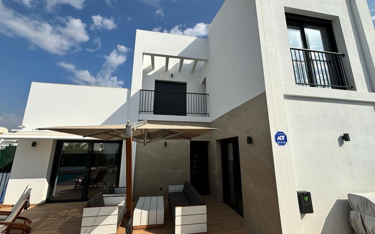 Chalet de 3 habitaciones en Ciudad Quesada en venta con piscina - 529.000 € (Ref: 9099894)