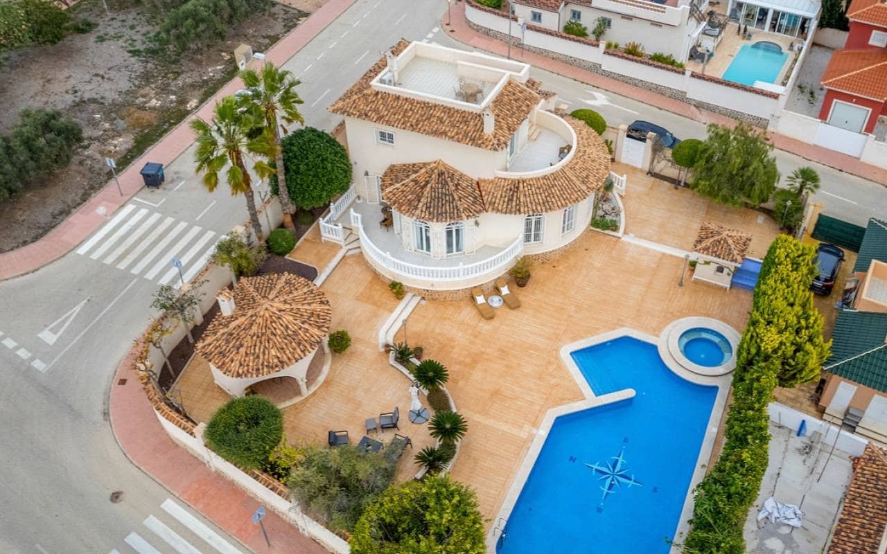 4 sypialnia Willa na sprzedaż w Ciudad Quesada z basenem - 890 000 € (Ref: 9099899)