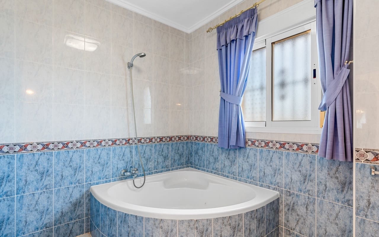 7 chambre Villa/Maison à vendre à Ciudad Quesada avec piscine - 750 000 € (Ref: 9099907)