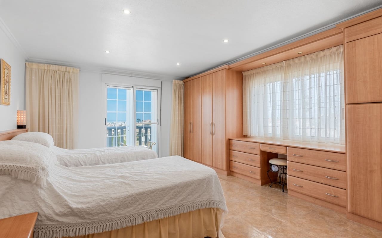 7 chambre Villa/Maison à vendre à Ciudad Quesada avec piscine - 750 000 € (Ref: 9099907)