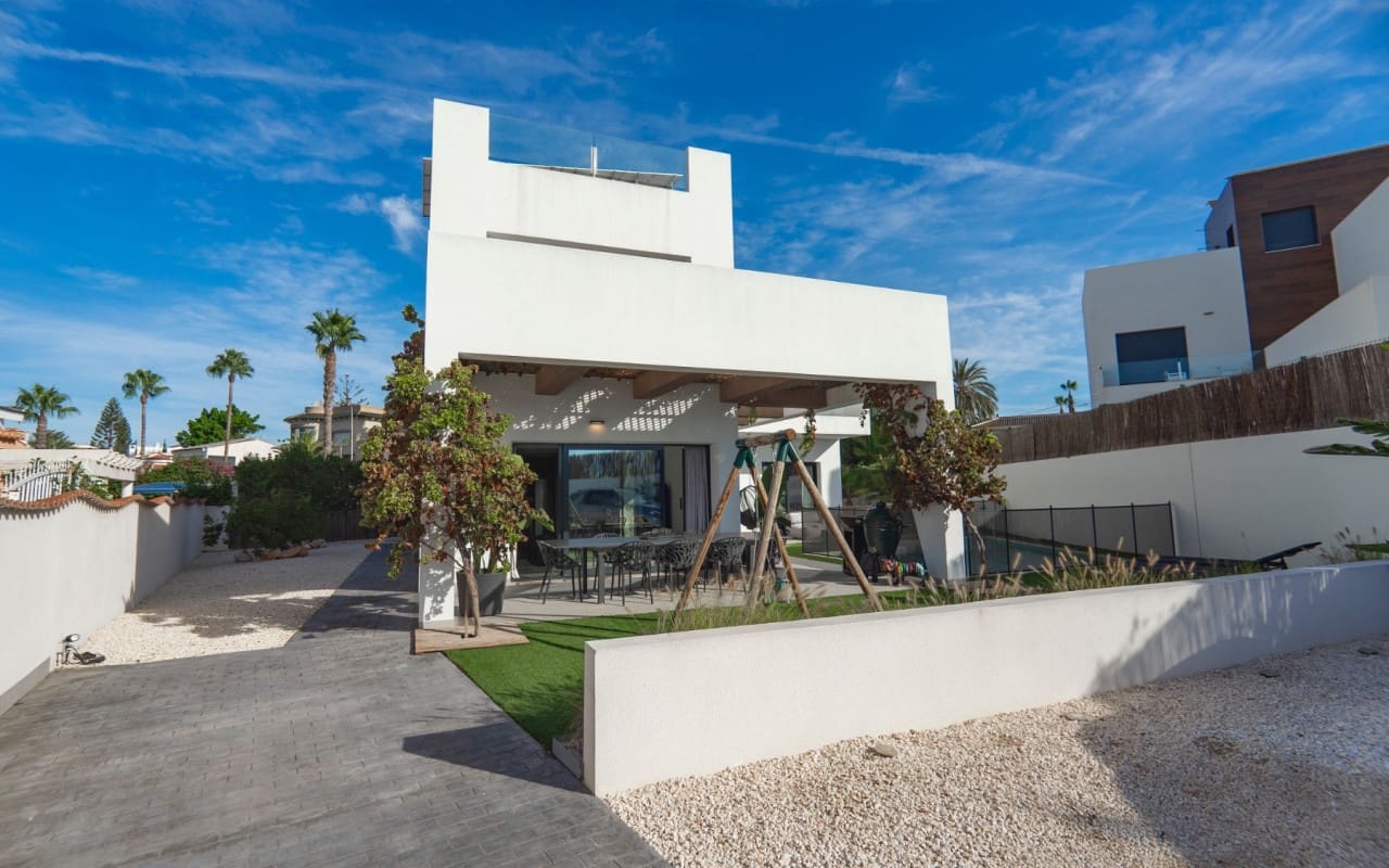 4 soverom Villa til salgs i Ciudad Quesada med svømmebasseng - € 699 950 (Ref: 9099913)