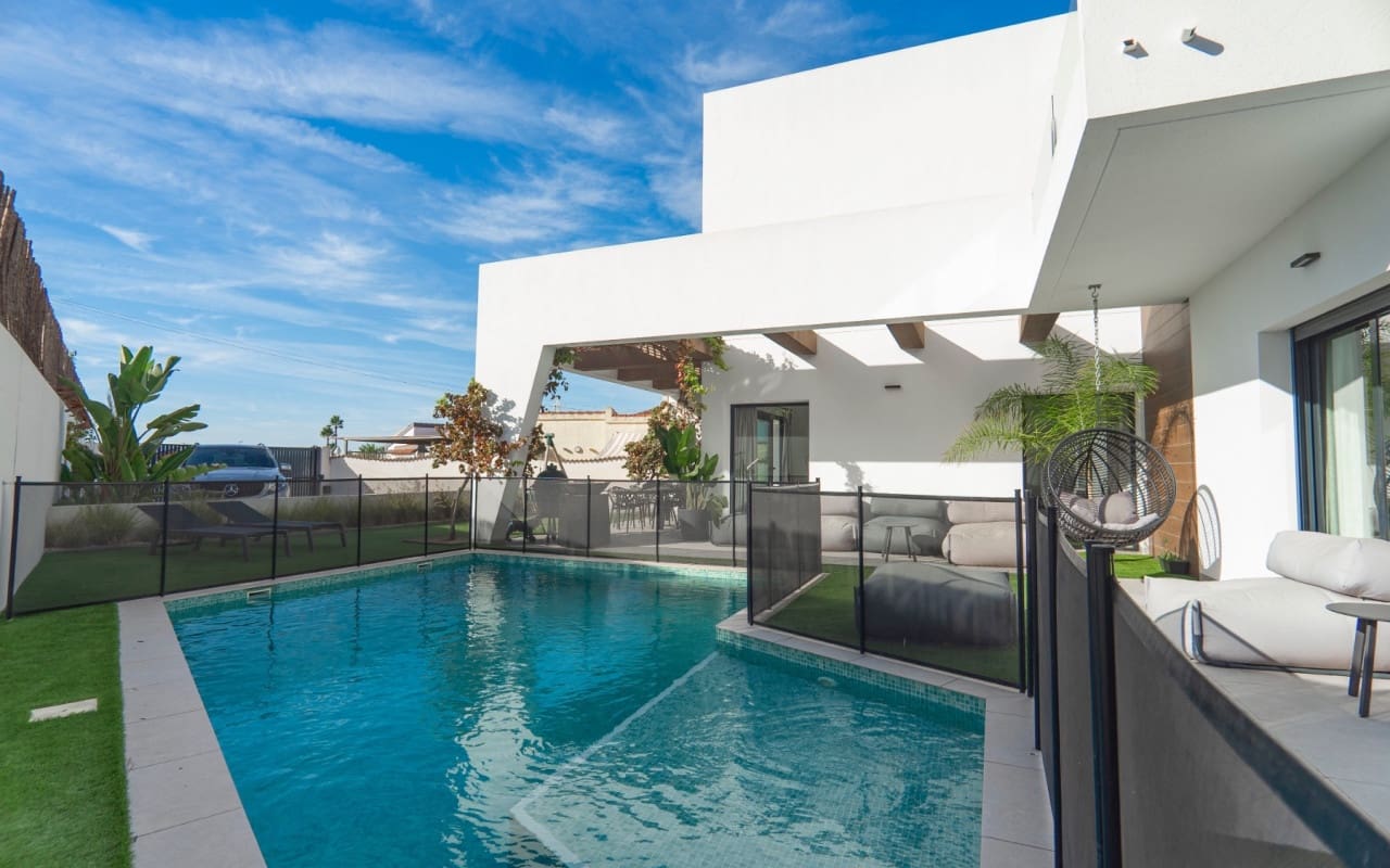 4 soverom Villa til salgs i Ciudad Quesada med svømmebasseng - € 699 950 (Ref: 9099913)