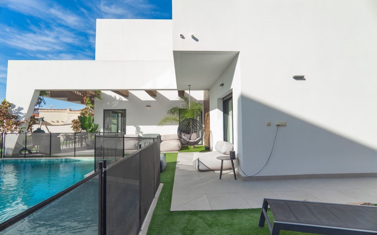 4 soverom Villa til salgs i Ciudad Quesada med svømmebasseng - € 699 950 (Ref: 9099913)