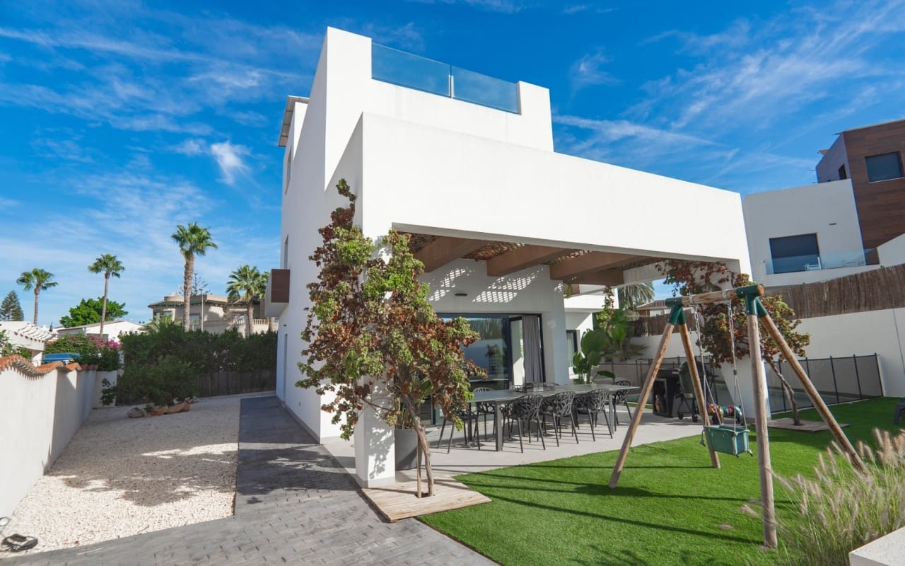 4 soverom Villa til salgs i Ciudad Quesada med svømmebasseng - € 699 950 (Ref: 9099913)