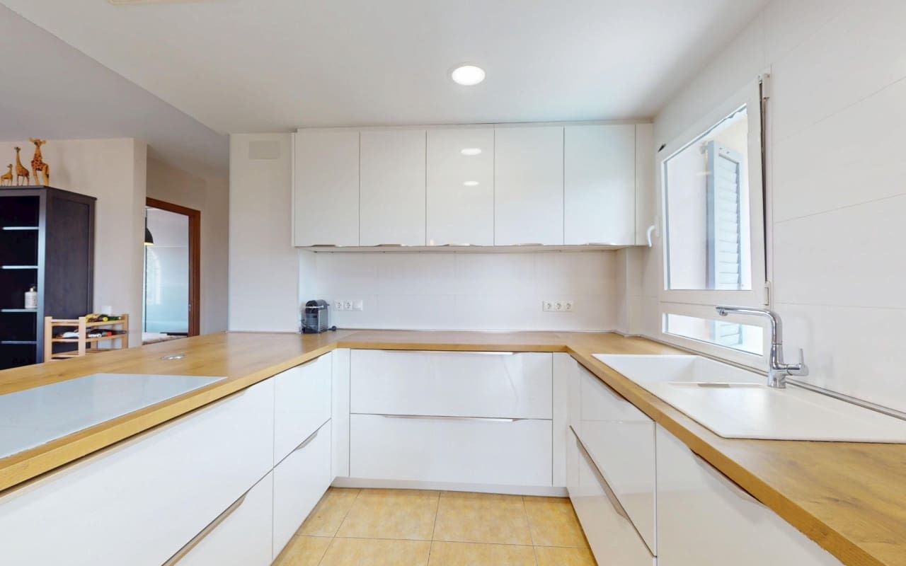 5 bedroom Villa for sale in La Zenia with pool - € 795,000 (Ref: 9115505)