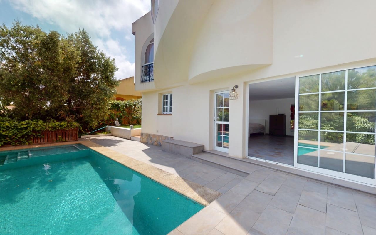 5 bedroom Villa for sale in La Zenia with pool - € 795,000 (Ref: 9115505)