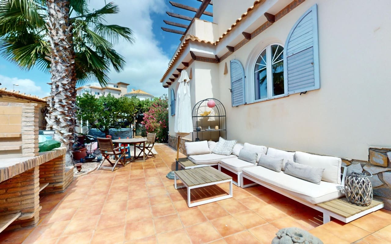 5 bedroom Villa for sale in La Zenia with pool - € 795,000 (Ref: 9115505)