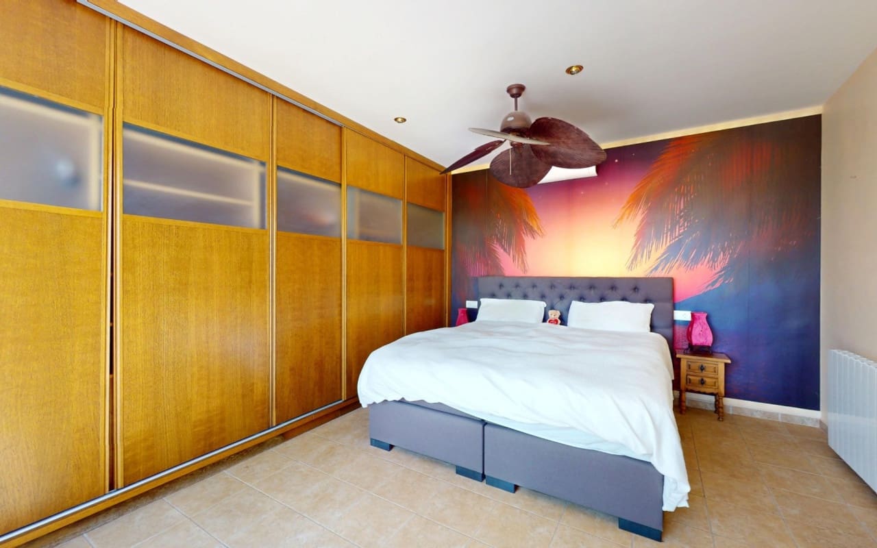 5 bedroom Villa for sale in La Zenia with pool - € 795,000 (Ref: 9115505)