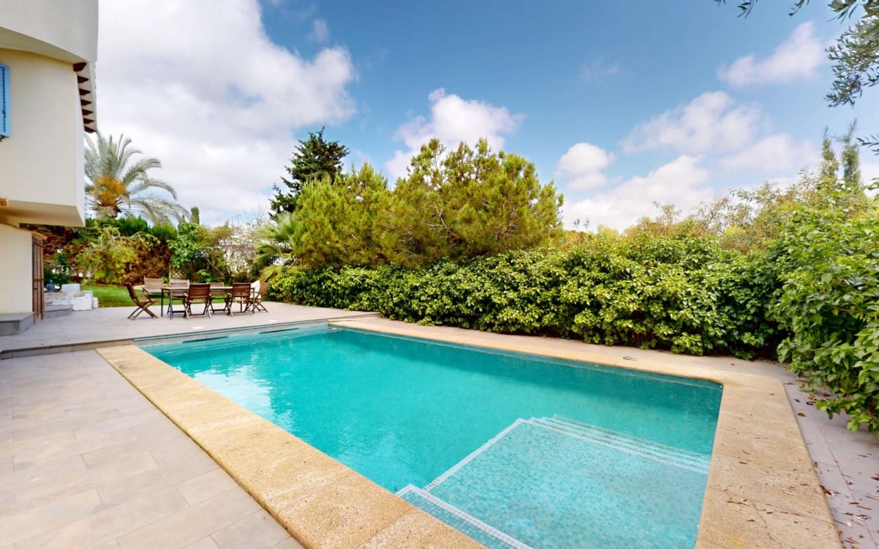 5 bedroom Villa for sale in La Zenia with pool - € 795,000 (Ref: 9115505)