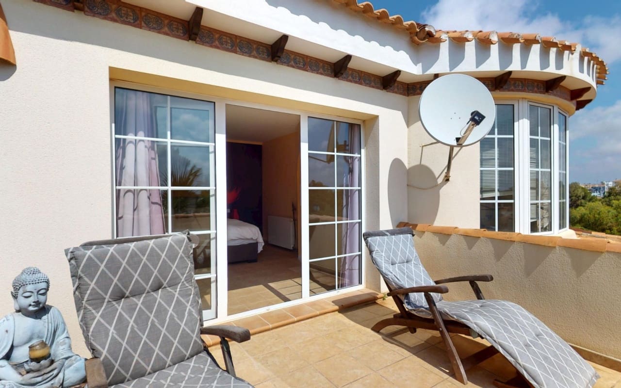 5 bedroom Villa for sale in La Zenia with pool - € 795,000 (Ref: 9115505)
