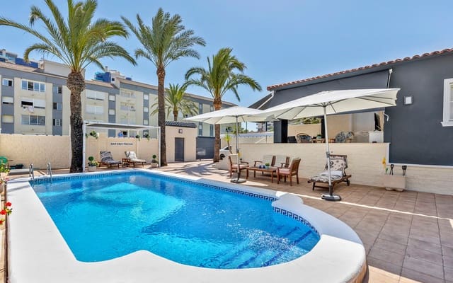 4 soveværelse Villa til salg i Rocio del Mar, Torrevieja - € 735.000 (Ref: 9115506)