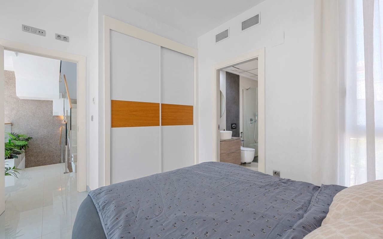 3 slaapkamer Villa te koop in Ciudad Quesada met zwembad - € 470.000 (Ref: 9123854)