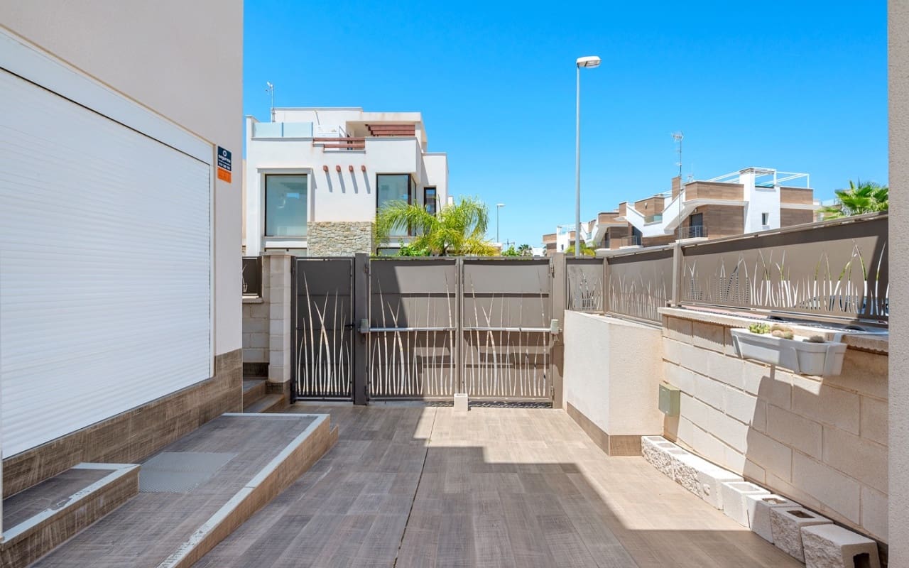 3 slaapkamer Villa te koop in Ciudad Quesada met zwembad - € 470.000 (Ref: 9123854)