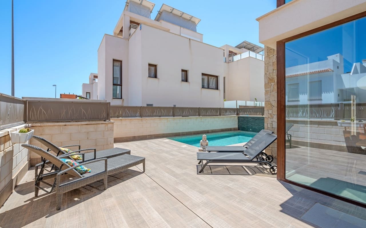 3 slaapkamer Villa te koop in Ciudad Quesada met zwembad - € 470.000 (Ref: 9123854)