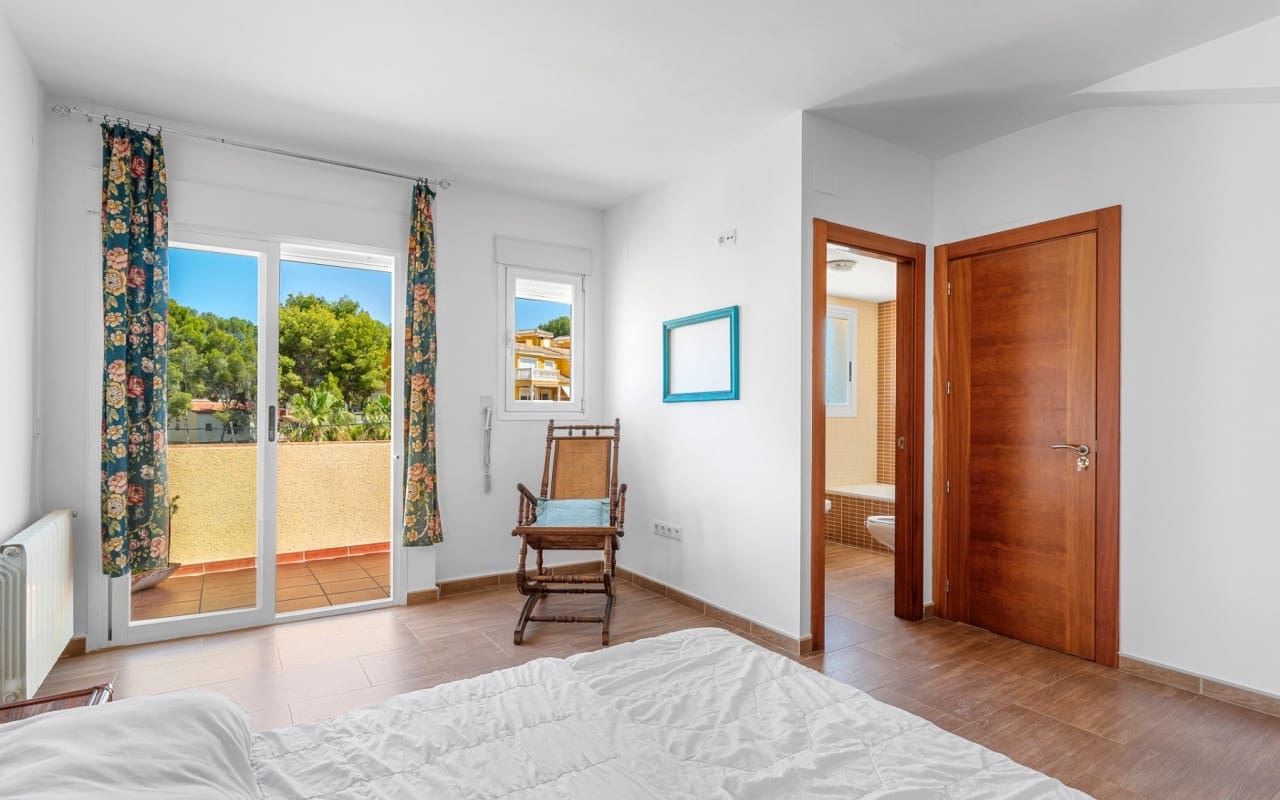 5 sypialnia Willa na sprzedaż w Alfaz del Pi / L'Alfas del Pi z basenem - 499 000 € (Ref: 9126250)