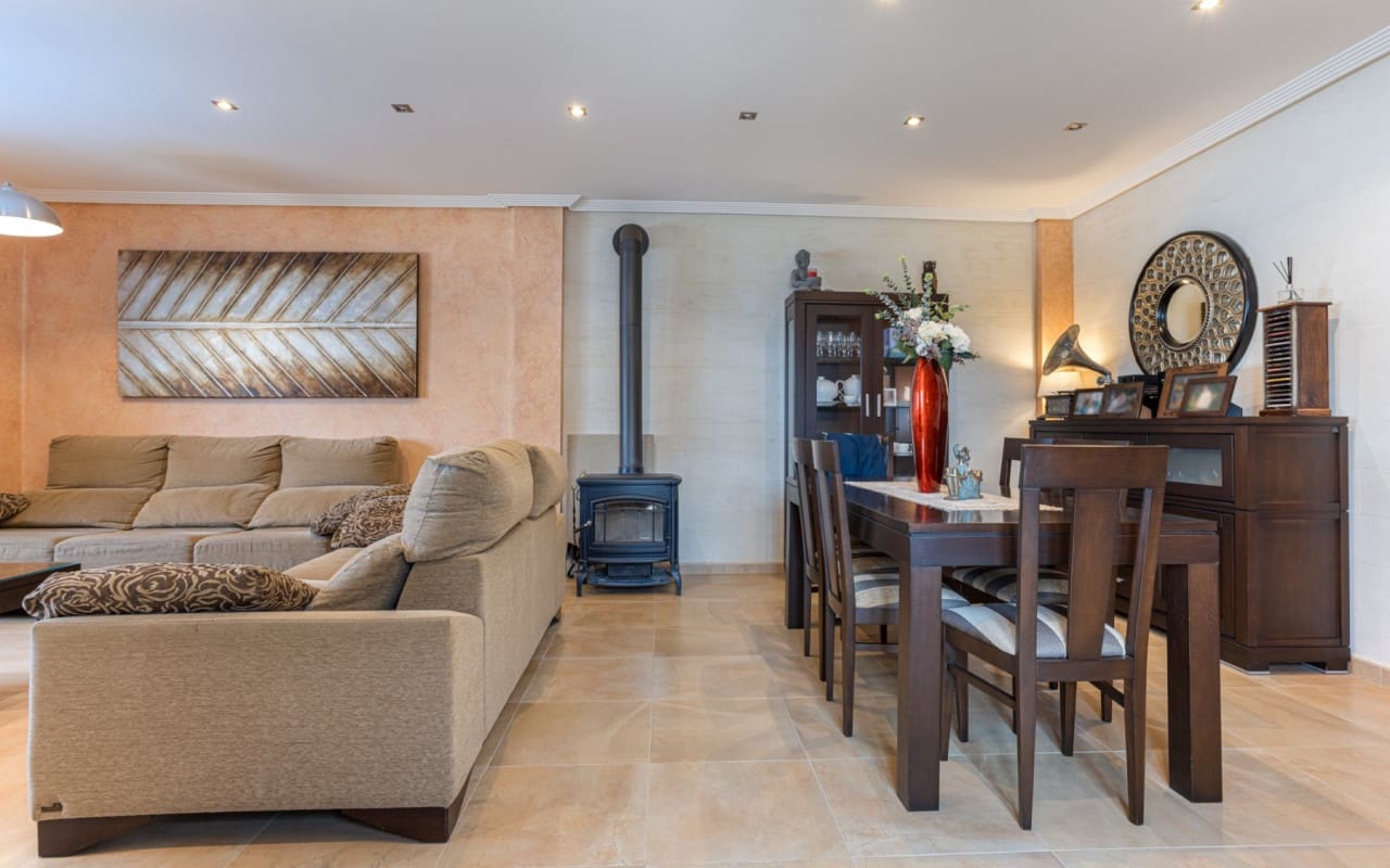 4 soveværelse Villa til salg i Los Montesinos med swimmingpool - € 750.000 (Ref: 9128852)