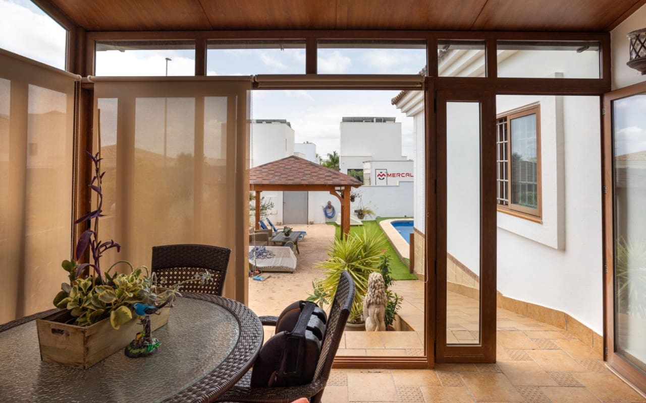 4 soveværelse Villa til salg i Los Montesinos med swimmingpool - € 750.000 (Ref: 9128852)