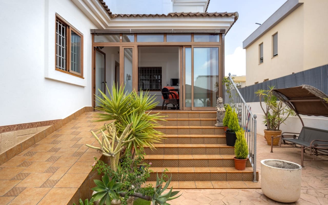 4 soveværelse Villa til salg i Los Montesinos med swimmingpool - € 750.000 (Ref: 9128852)