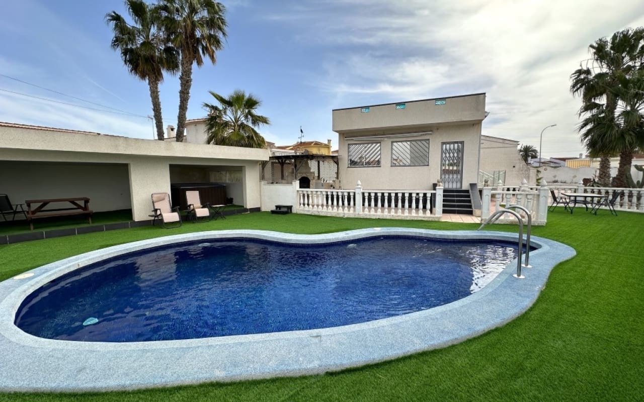 3 makuuhuone Huvila myytävänä paikassa Ciudad Quesada - 549 950 € (Ref: 9129031)