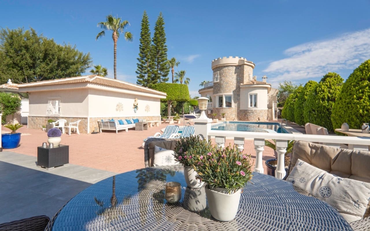 5 soveværelse Villa til salg i Ciudad Quesada med swimmingpool - € 845.000 (Ref: 9129033)