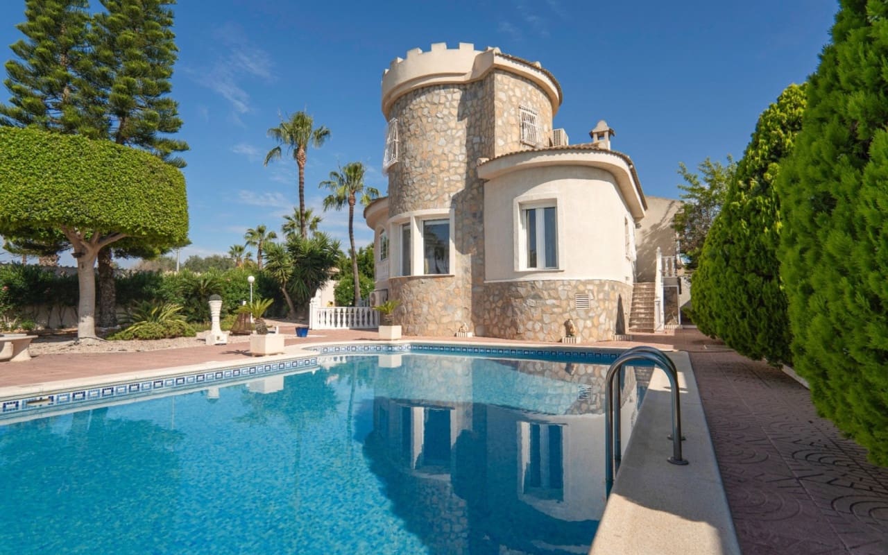 5 soveværelse Villa til salg i Ciudad Quesada med swimmingpool - € 845.000 (Ref: 9129033)