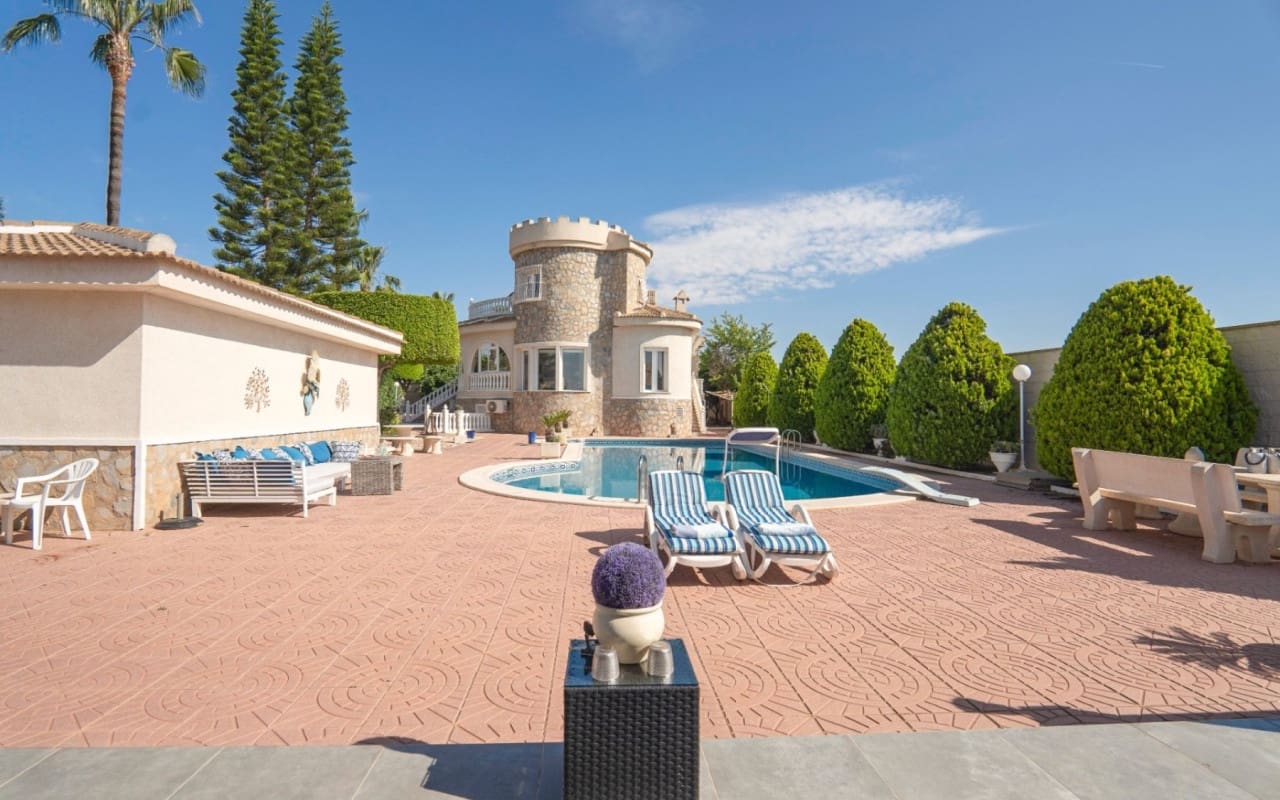 5 soveværelse Villa til salg i Ciudad Quesada med swimmingpool - € 845.000 (Ref: 9129033)