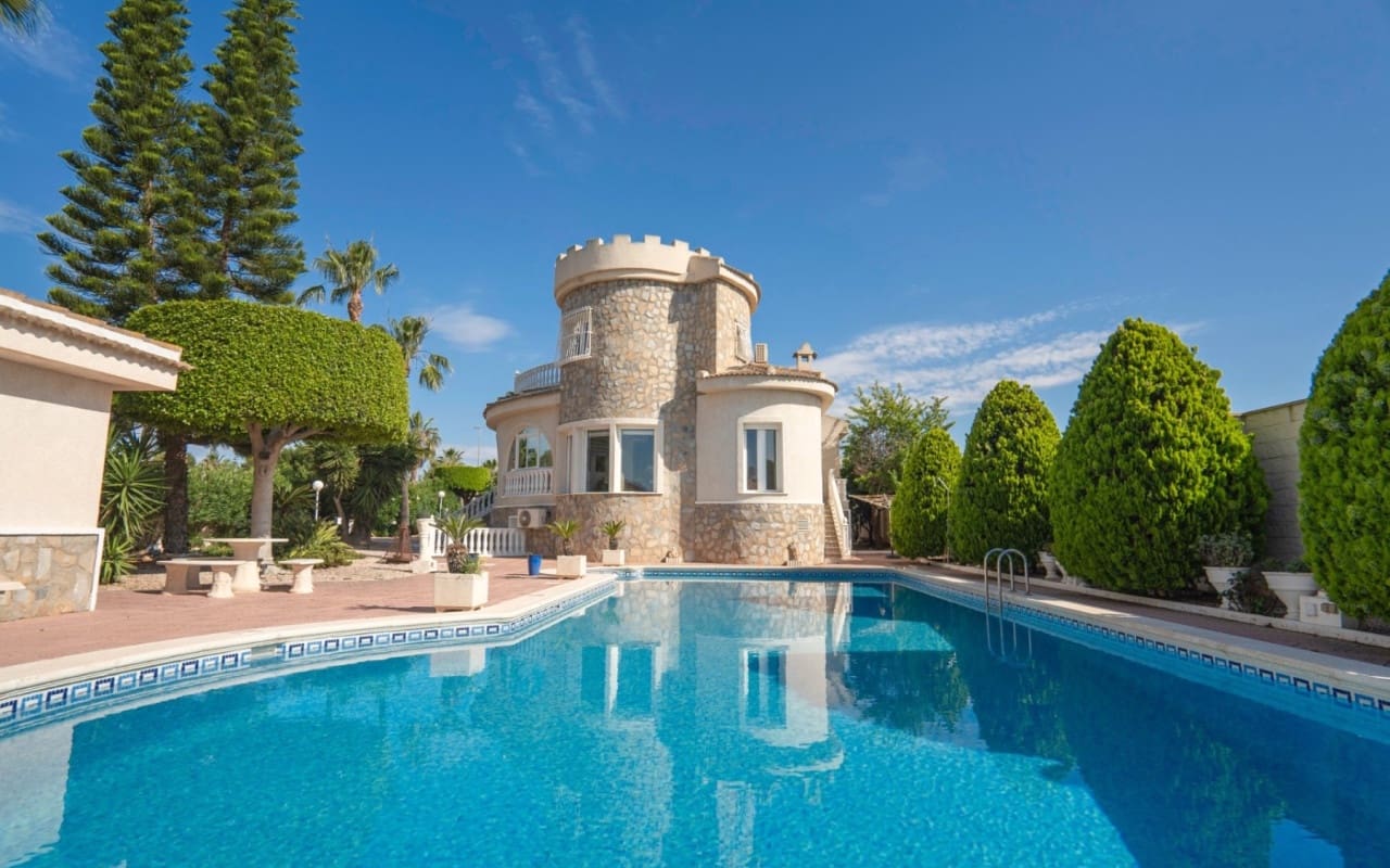 5 soveværelse Villa til salg i Ciudad Quesada med swimmingpool - € 845.000 (Ref: 9129033)