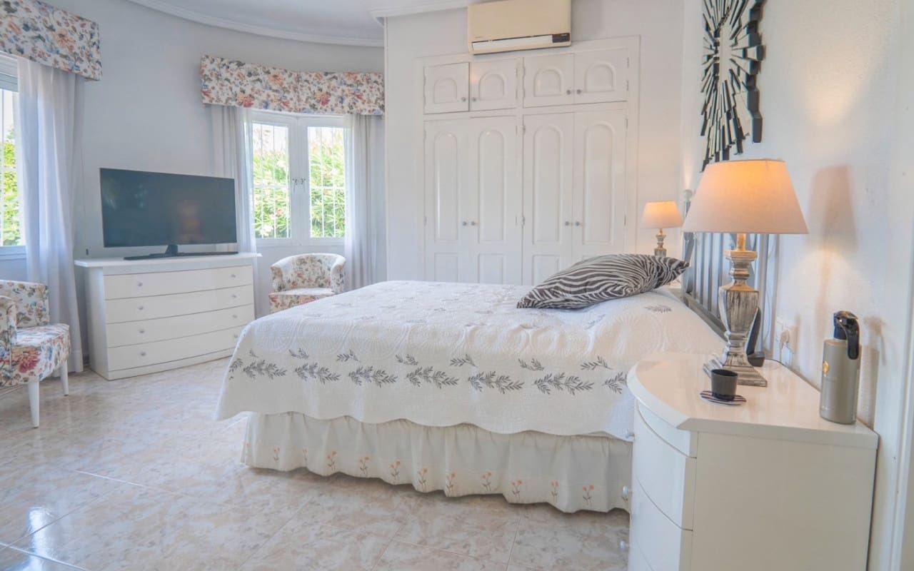 5 soveværelse Villa til salg i Ciudad Quesada med swimmingpool - € 845.000 (Ref: 9129033)