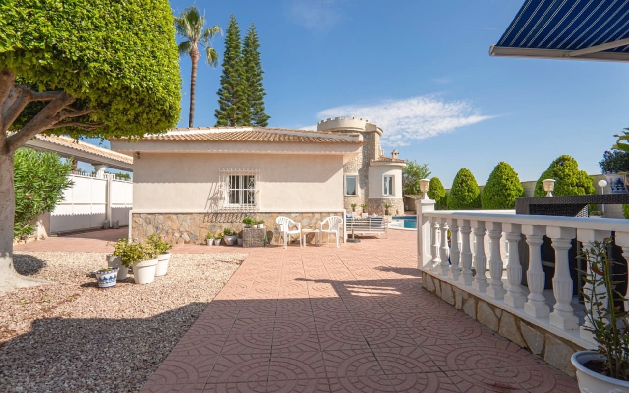 5 soveværelse Villa til salg i Ciudad Quesada med swimmingpool - € 845.000 (Ref: 9129033)