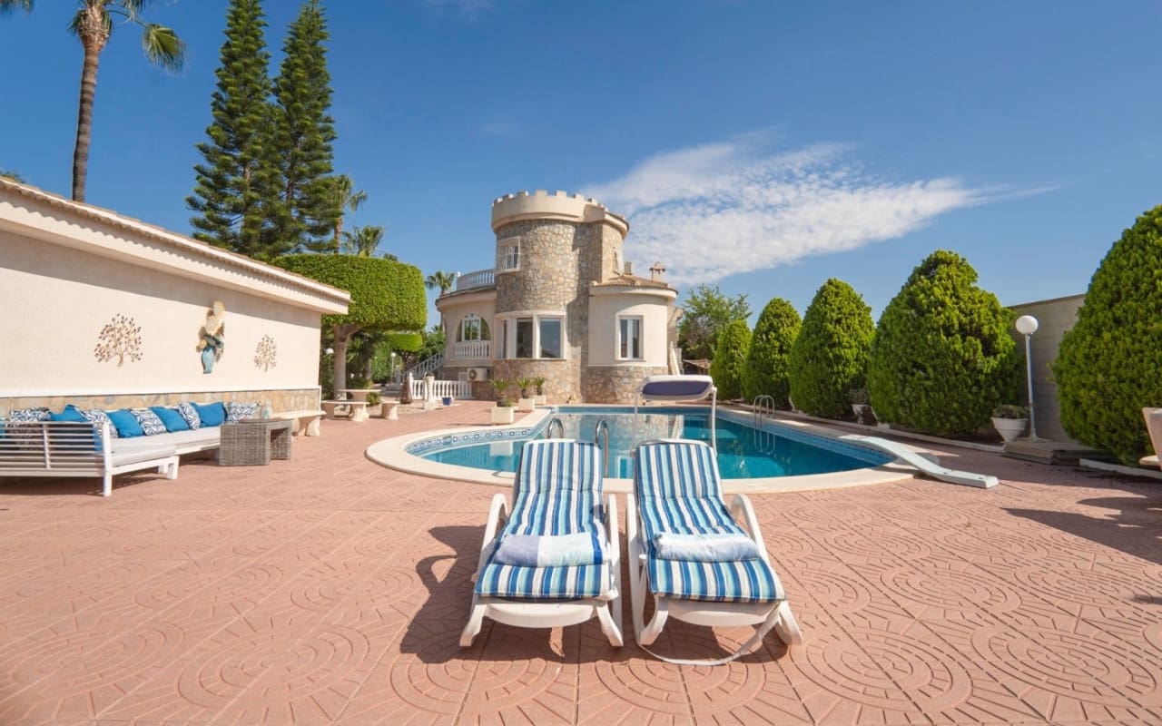 5 soveværelse Villa til salg i Ciudad Quesada med swimmingpool - € 845.000 (Ref: 9129033)