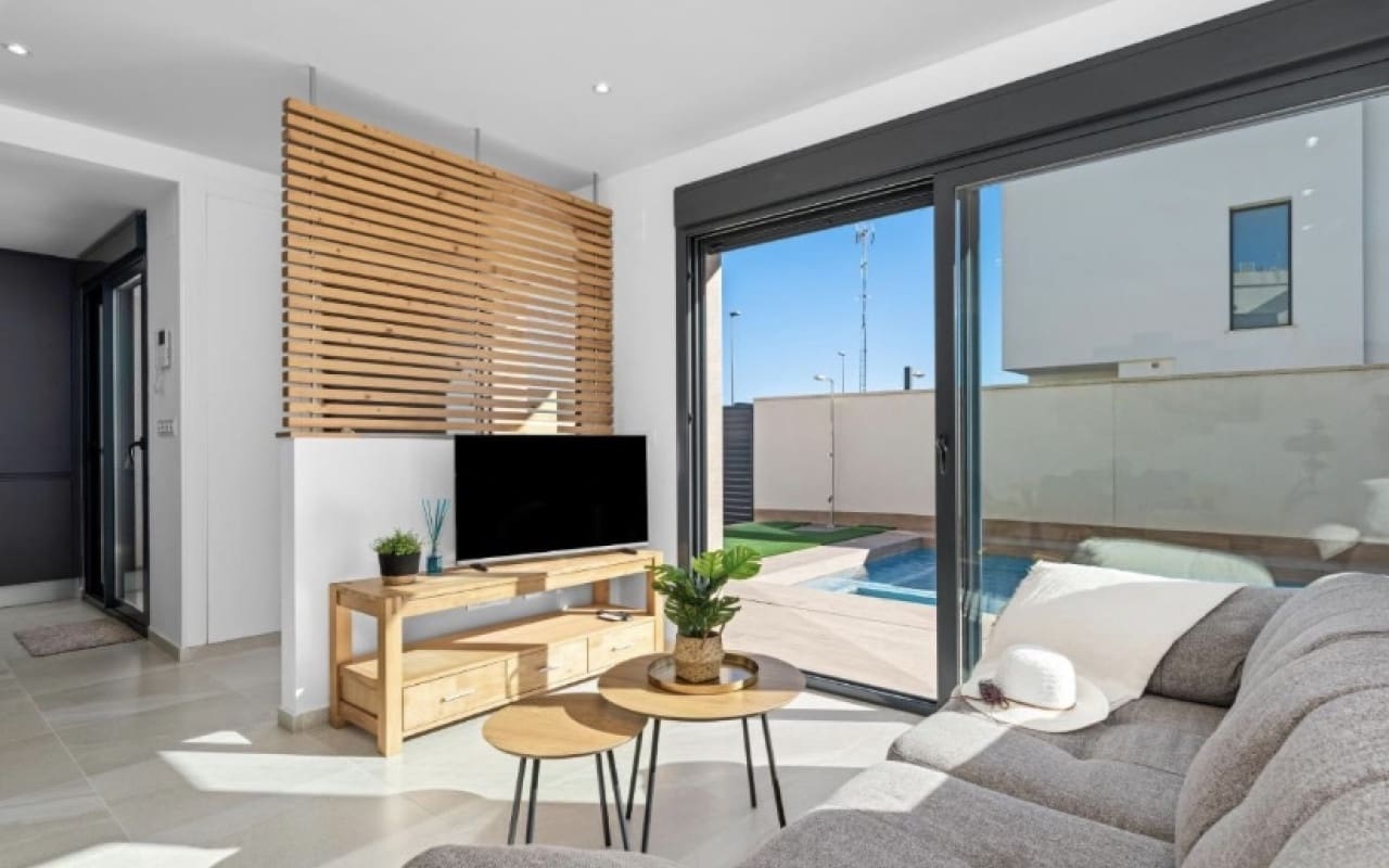 3 slaapkamer Villa te koop in San Miguel de Salinas met zwembad - € 355.000 (Ref: 9135921)