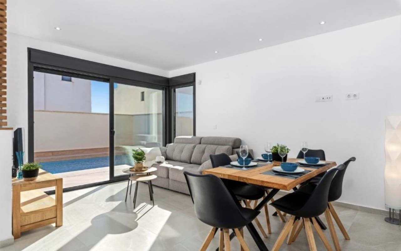 3 slaapkamer Villa te koop in San Miguel de Salinas met zwembad - € 355.000 (Ref: 9135921)