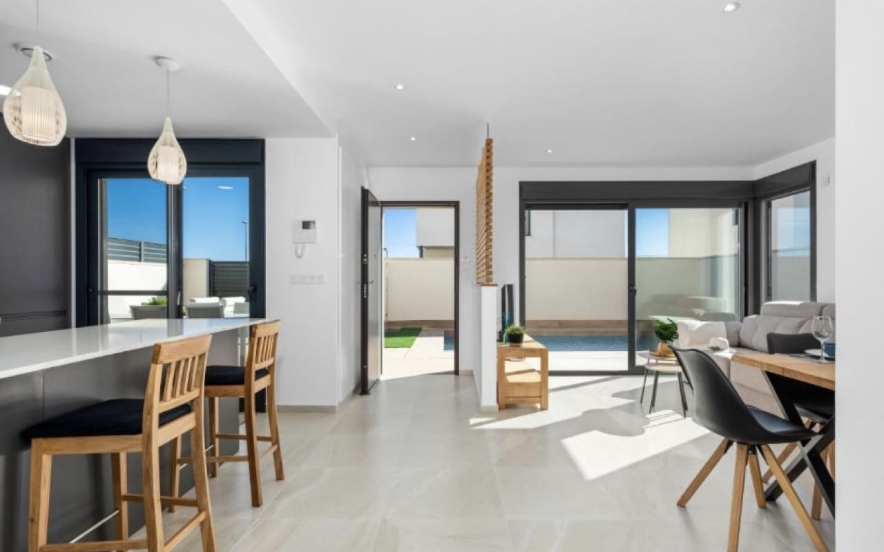 3 slaapkamer Villa te koop in San Miguel de Salinas met zwembad - € 355.000 (Ref: 9135921)