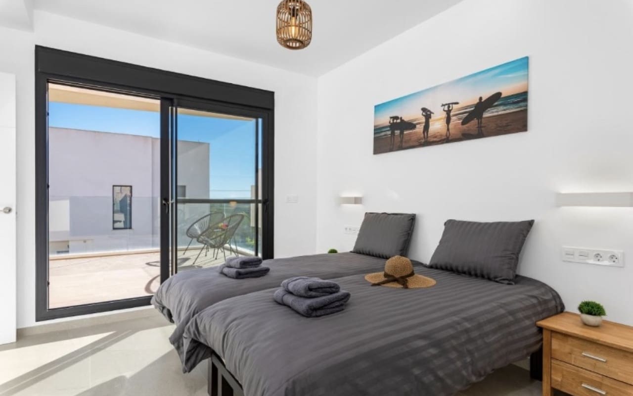 3 slaapkamer Villa te koop in San Miguel de Salinas met zwembad - € 355.000 (Ref: 9135921)