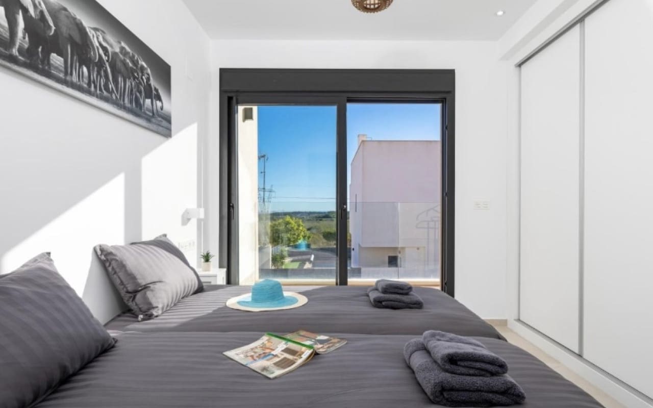 3 slaapkamer Villa te koop in San Miguel de Salinas met zwembad - € 355.000 (Ref: 9135921)