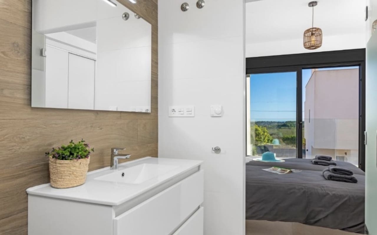 3 slaapkamer Villa te koop in San Miguel de Salinas met zwembad - € 355.000 (Ref: 9135921)