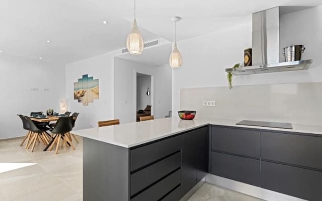 3 slaapkamer Villa te koop in San Miguel de Salinas met zwembad - € 355.000 (Ref: 9135921)