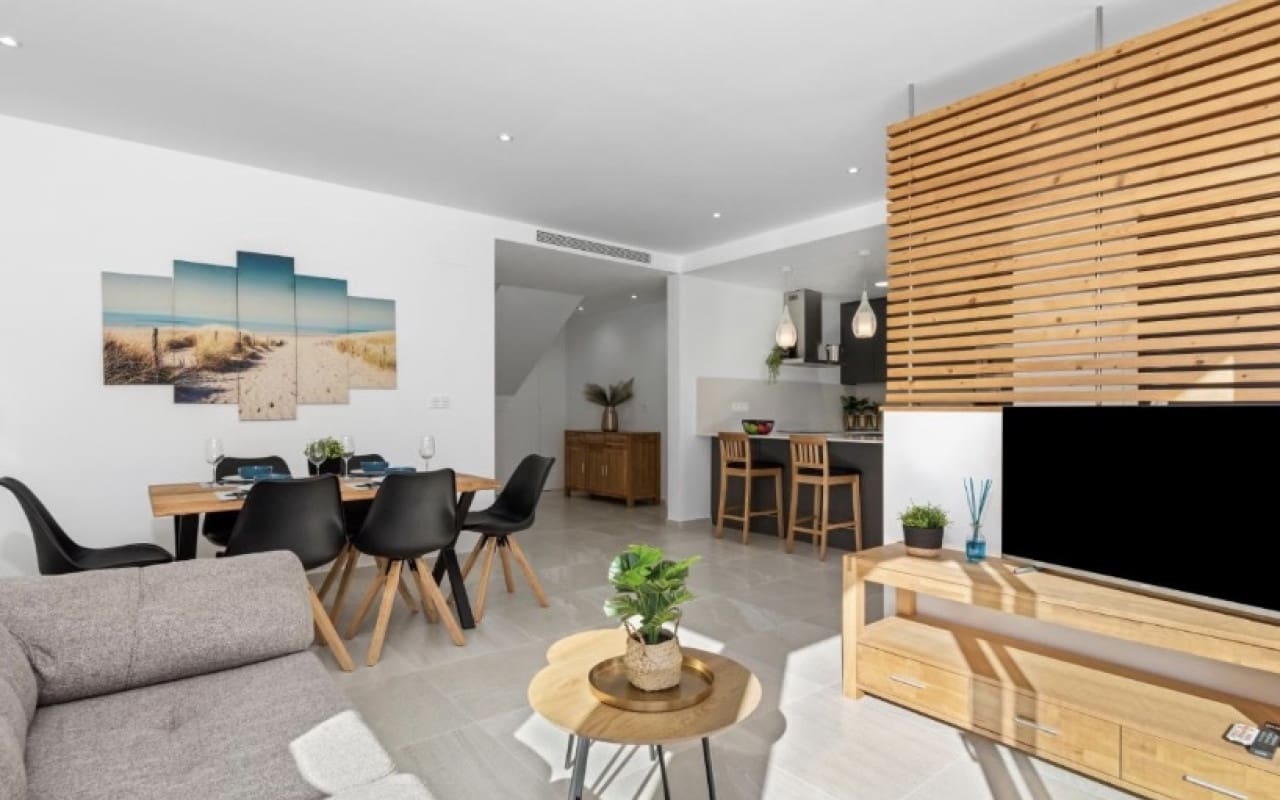 3 slaapkamer Villa te koop in San Miguel de Salinas met zwembad - € 355.000 (Ref: 9135921)