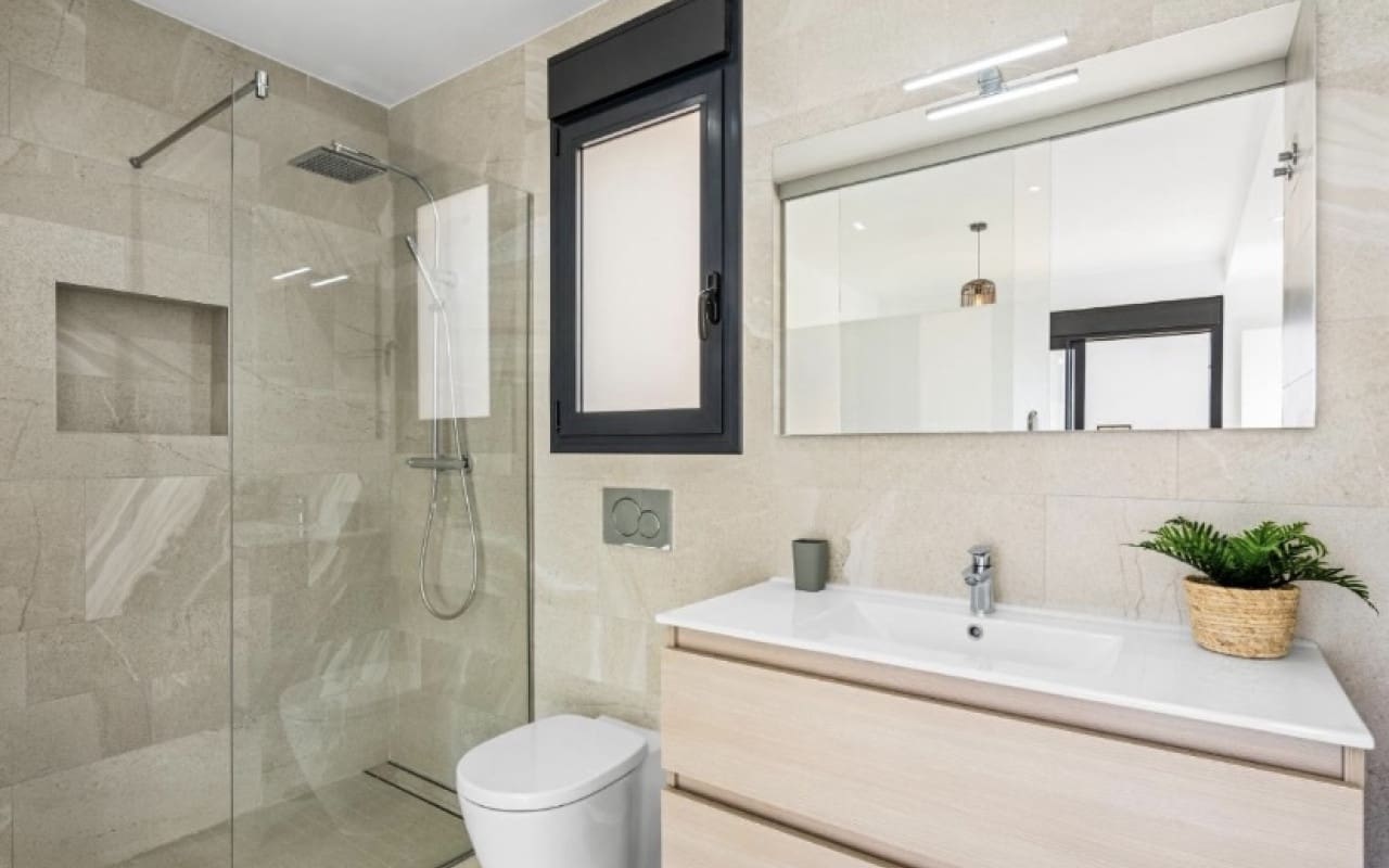 3 slaapkamer Villa te koop in San Miguel de Salinas met zwembad - € 355.000 (Ref: 9135921)