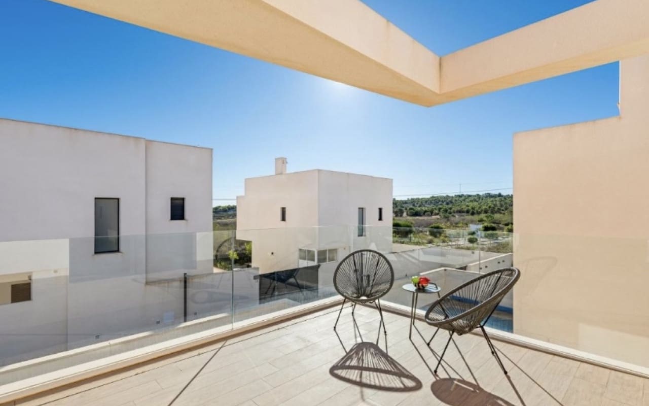 3 slaapkamer Villa te koop in San Miguel de Salinas met zwembad - € 355.000 (Ref: 9135921)