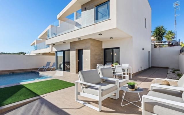 3 slaapkamer Villa te koop in San Miguel de Salinas met zwembad - € 355.000 (Ref: 9135921)