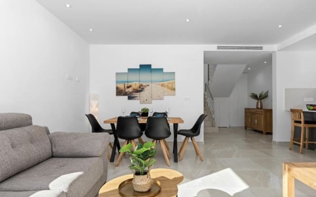 3 slaapkamer Villa te koop in San Miguel de Salinas met zwembad - € 355.000 (Ref: 9135921)