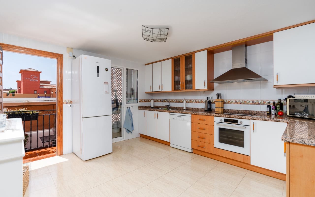 6 soveværelse Byhus til salg i Gran Alacant med swimmingpool - € 349.000 (Ref: 9136176)