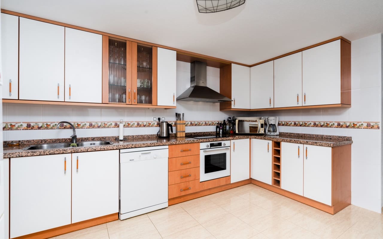 6 soveværelse Byhus til salg i Gran Alacant med swimmingpool - € 349.000 (Ref: 9136176)