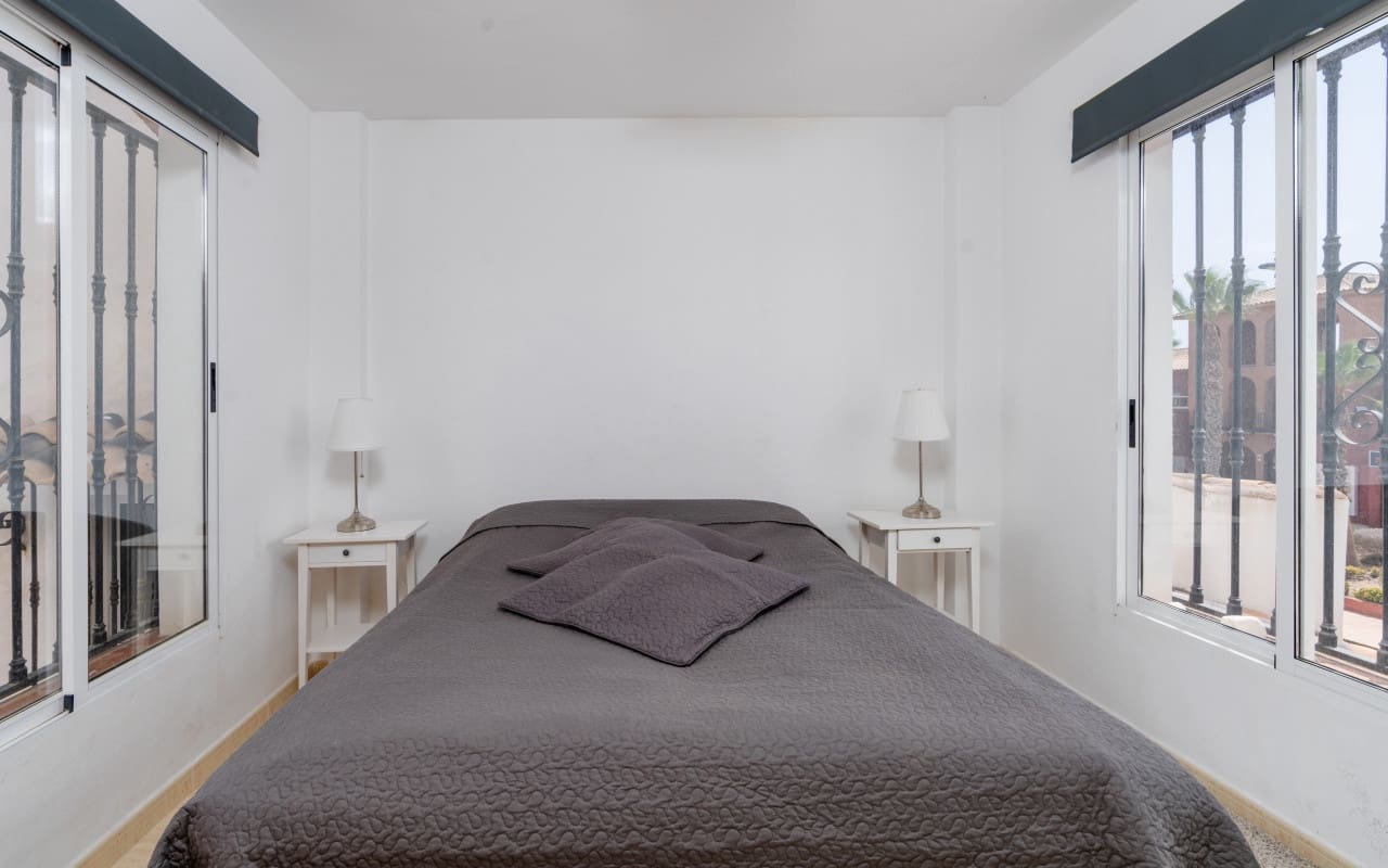 6 soveværelse Byhus til salg i Gran Alacant med swimmingpool - € 349.000 (Ref: 9136176)