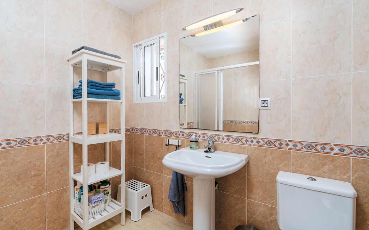 6 soveværelse Byhus til salg i Gran Alacant med swimmingpool - € 349.000 (Ref: 9136176)