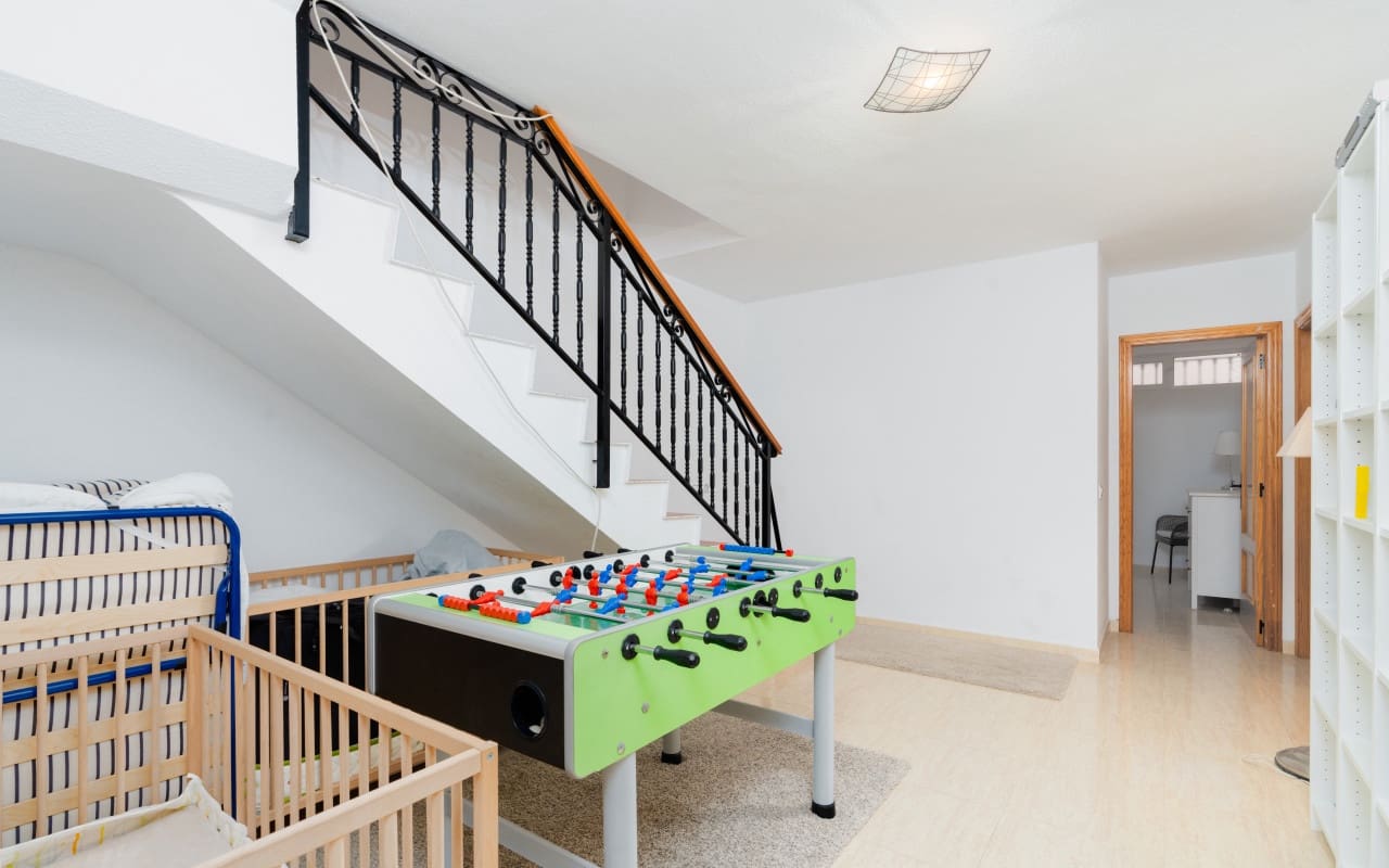 6 soveværelse Byhus til salg i Gran Alacant med swimmingpool - € 349.000 (Ref: 9136176)