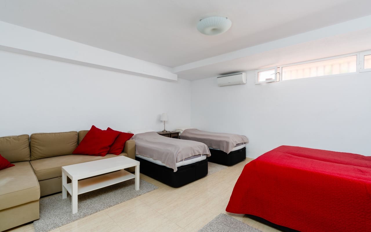 6 soveværelse Byhus til salg i Gran Alacant med swimmingpool - € 349.000 (Ref: 9136176)